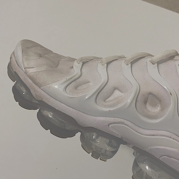 Nike Vapormax Plus. Feel the vibrance and style! - Picture 2 of 3
